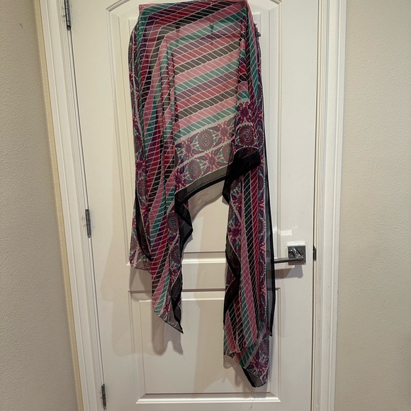 Pakistani style kurta with Duppata and pajami bottom - Picture 4 of 4